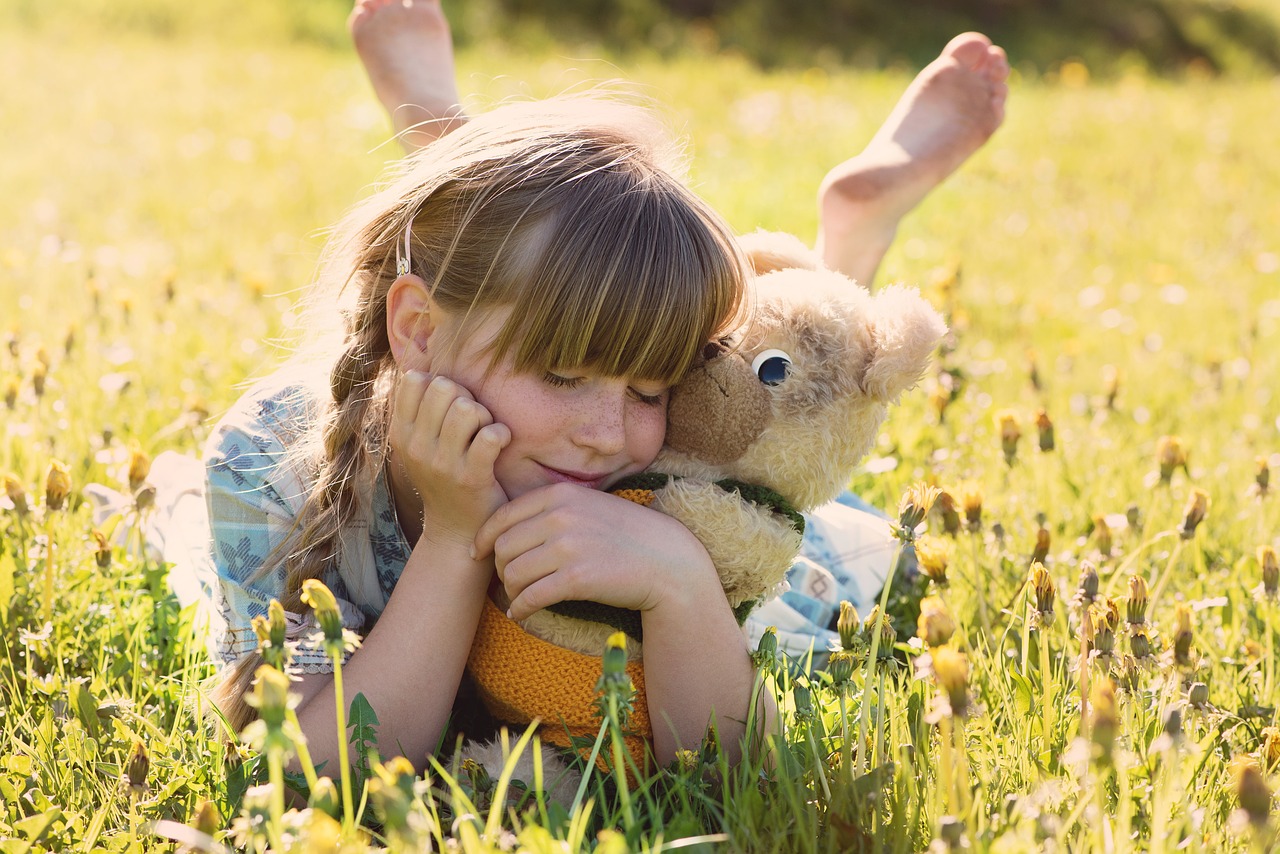 girl, teddy bear, snuggle-797837.jpg